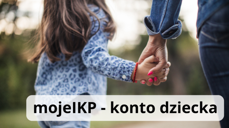 mama trzyma dziewczynkę za rękę